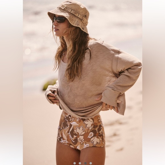 NWOT free people my time layer top open back long sleeve - Picture 3 of 7